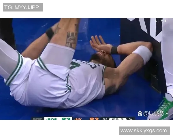 球迷炸锅塔图姆赛场举动引发热议各界声音不断掀起讨论 球迷炸锅塔图姆赛场举动引发热议各界声音不断掀起讨论