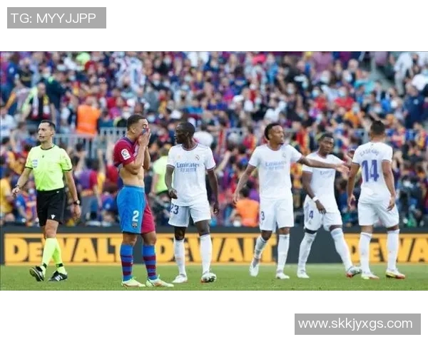 英超争冠格局全面解析聚焦豪门对决与关键赛程走势 英超争冠格局全面解析聚焦豪门对决与关键赛程走势